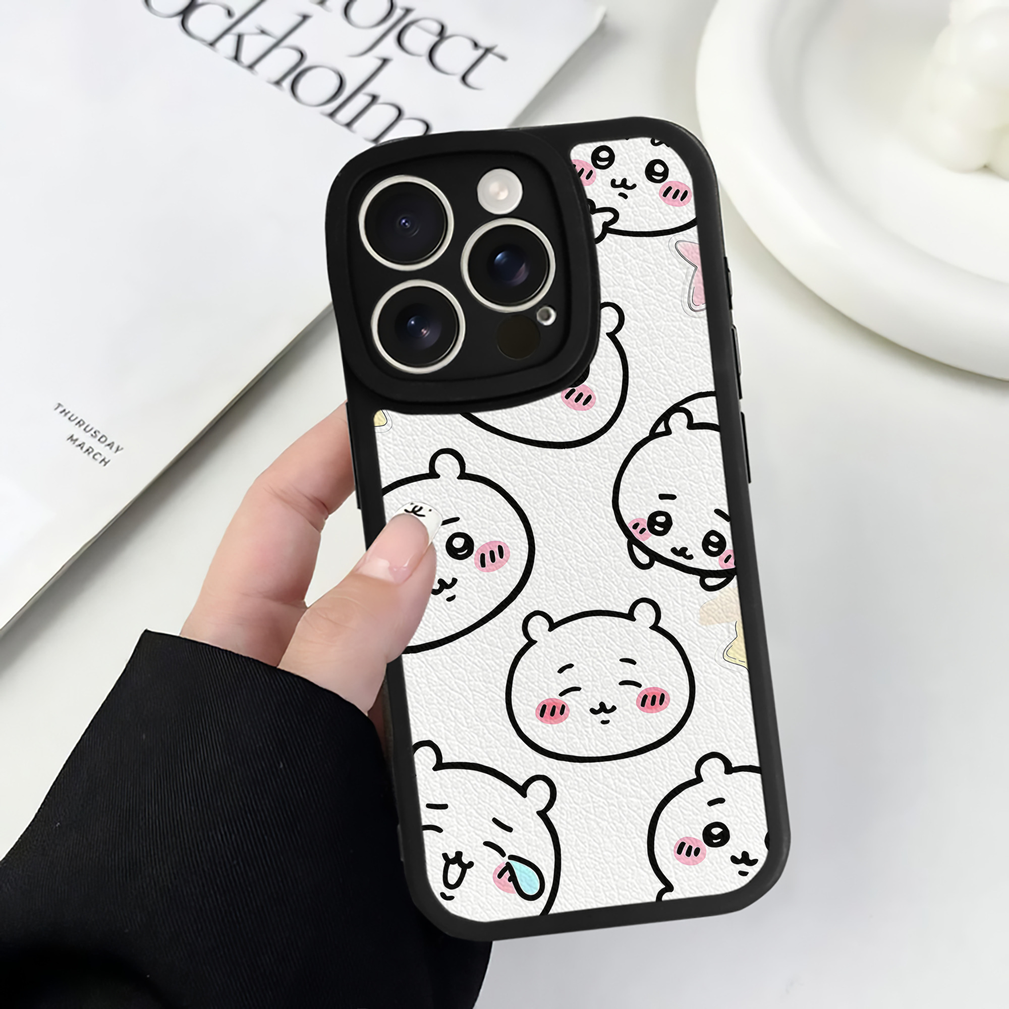 （画像用） ちいかわ Chii-kawa 【iPhone 16シリーズ対応】シリコンスマホケース（レザー調） 材質：シリコン